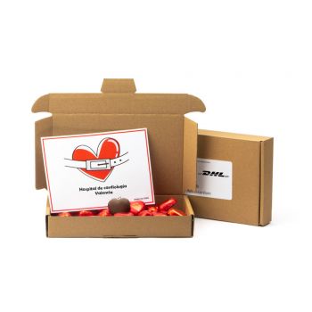 Caja postal con corazones chocolate San Valentín
