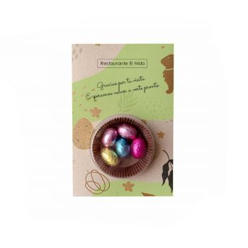 Huevos de chocolate pascua en nido