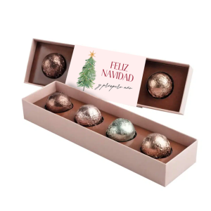 CAJA ALARGADA CON ESFERAS DE PRALINÉ PARA NAVIDAD
