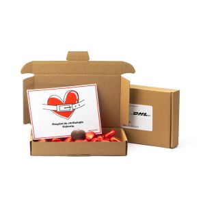 Caja postal con corazones chocolate San Valentín