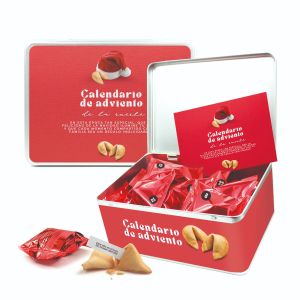 Calendario de adviento con galletas de la fortuna en lata